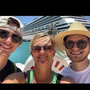 Meet your Posher, Kristin